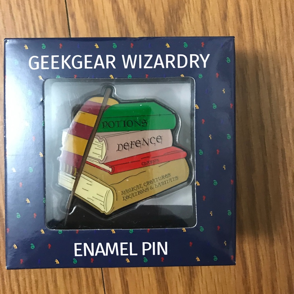 NWT 2” Harry Potter Wizardry pin